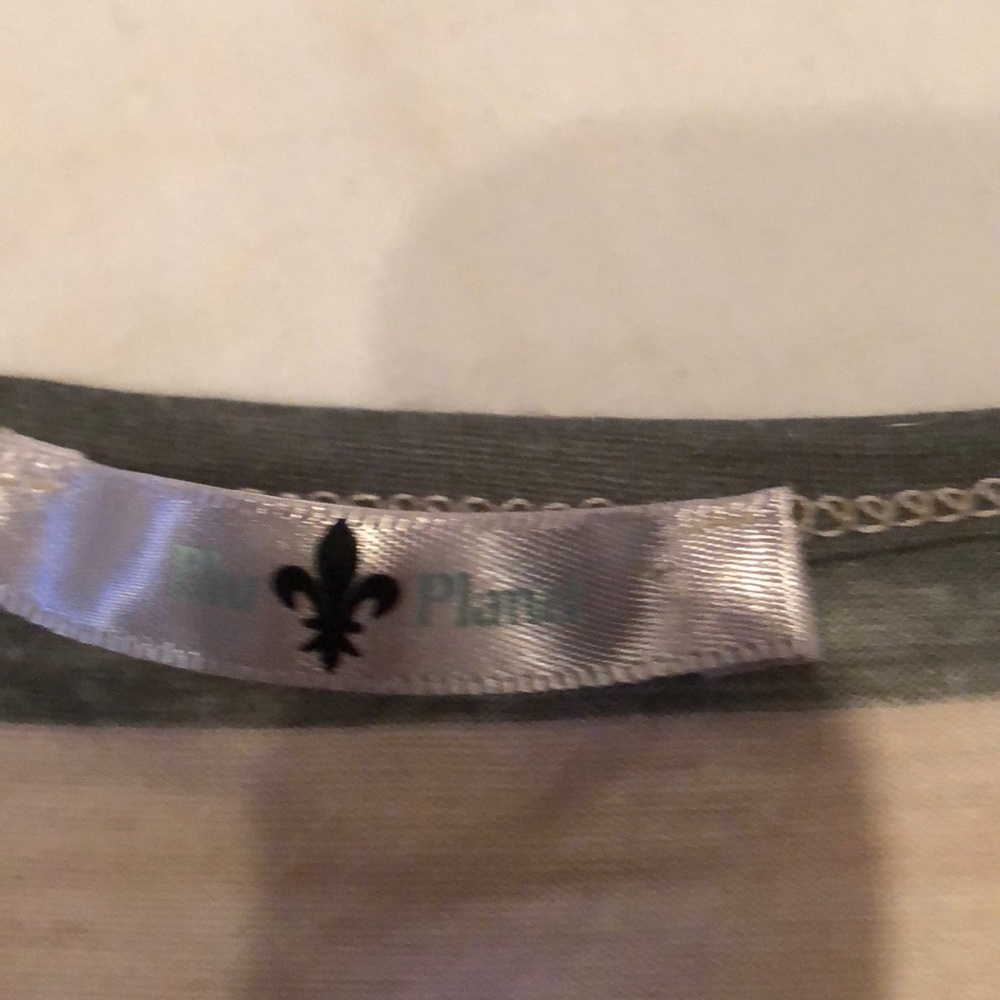 Top - Picture 2 of 4